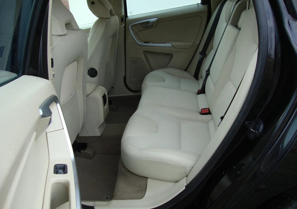 Volvo XC 60 cena 41500 przebieg: 276800, rok produkcji 2011 z Syców małe 379